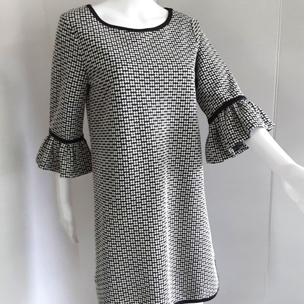 MAX STUDIO BLACK / WHITE GEO JACQUARD BELL SLEEVES SHIFT DRESS SZ.
